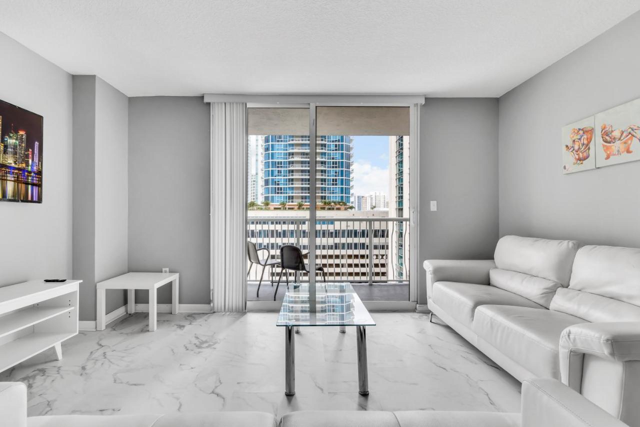The Club At Brickell Bay Luxury Suites Miami Exterior foto